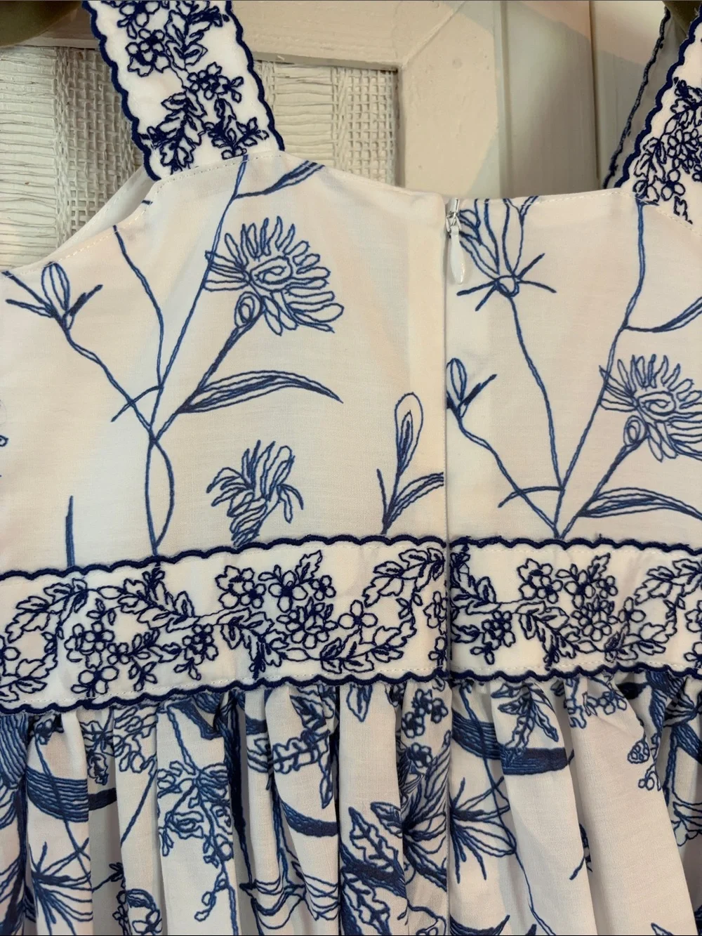 Elie Saab Girls Elegant White and blue floral Dress. NWT Size 6
